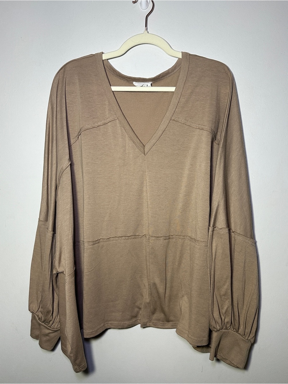 Andree by unit Neutral Brown Loose V-neck Top Exposed Hem Top Size 3X Casual